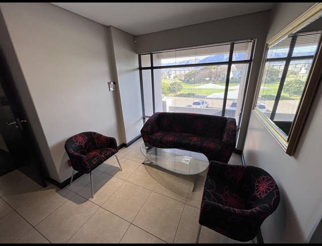 296M² OFFICE TO LET IN KENILWORTH